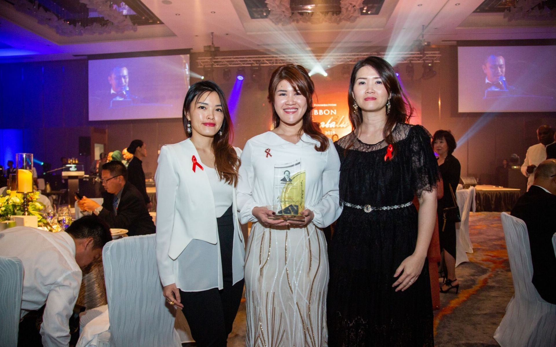 Larina Wong, Vivian Wong Shir Yee and Benita Wong