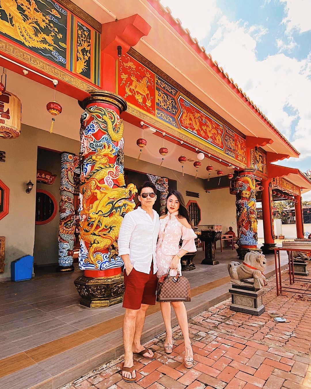 The ever-stylish Ju Nn Phang and Aaron Tey wish you a very Happy Chinese New Year, to which we add: May all your selfies be as good as theirs in 2020. (Photo: @ladyju/Instagram)