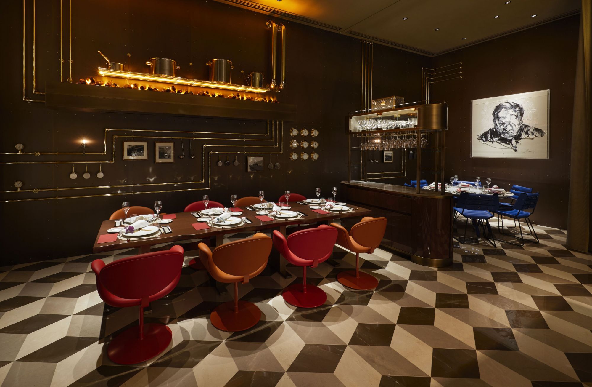 Next to Le Café V is the restaurant Sugalabo V, accessible via a hidden door