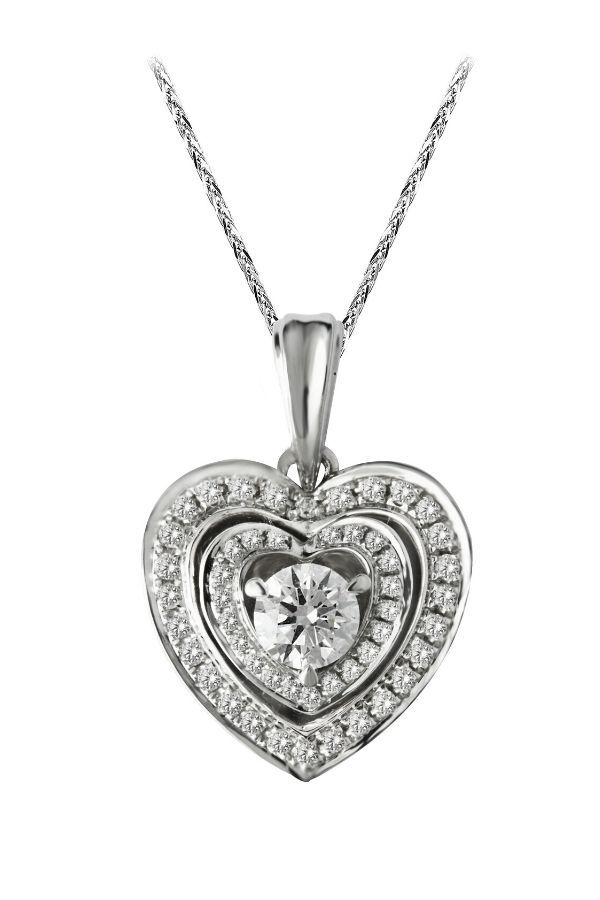 Heart-shaped pendant and necklace. (Photo: Le Lumiere)