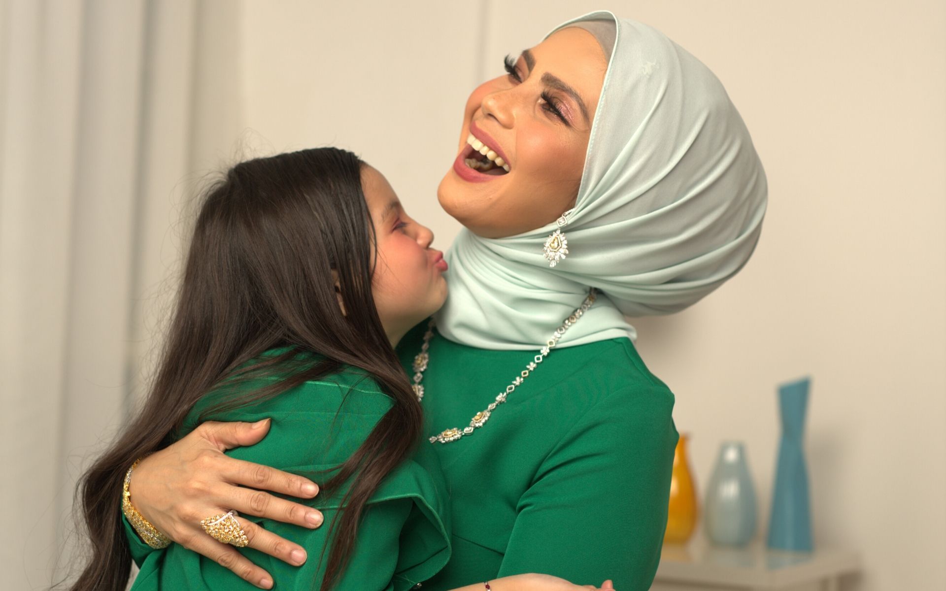 Habib's brand ambassador Rozita Che Wan and daughter Aaisyah Dhia Rana. (Photo: Habib)