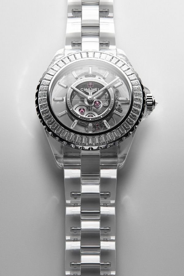 This year, J12 achieves a new level of transparency with the J12 X-Ray boldly eschewing ceramic for a sapphire crystal case
