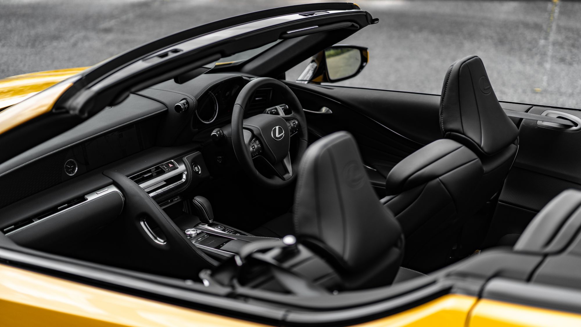 The LC 500 Convertible blends the worlds of luxury and technology to produce a sophisticated and highly-refined interior