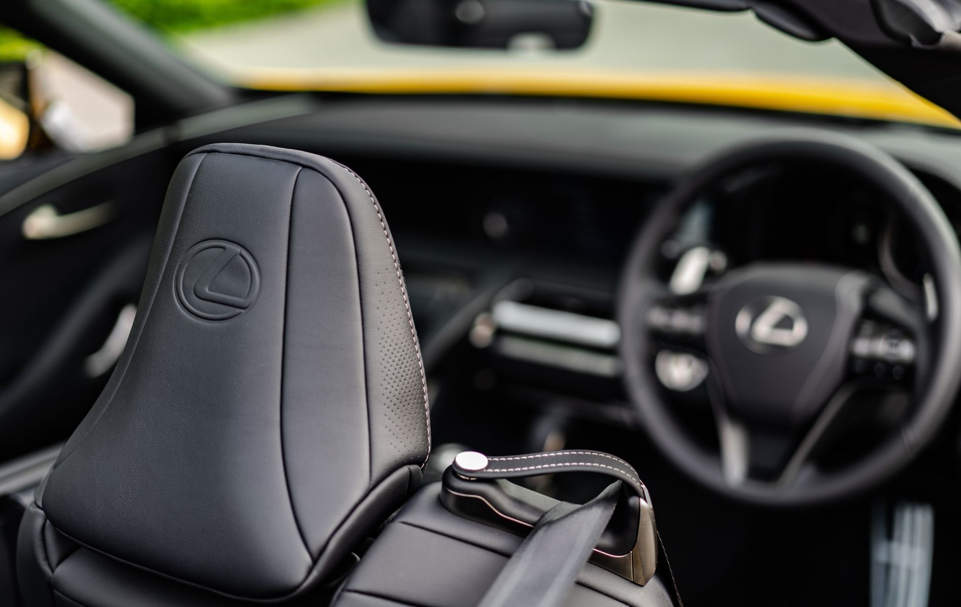 Semi-aniline leather sports seats