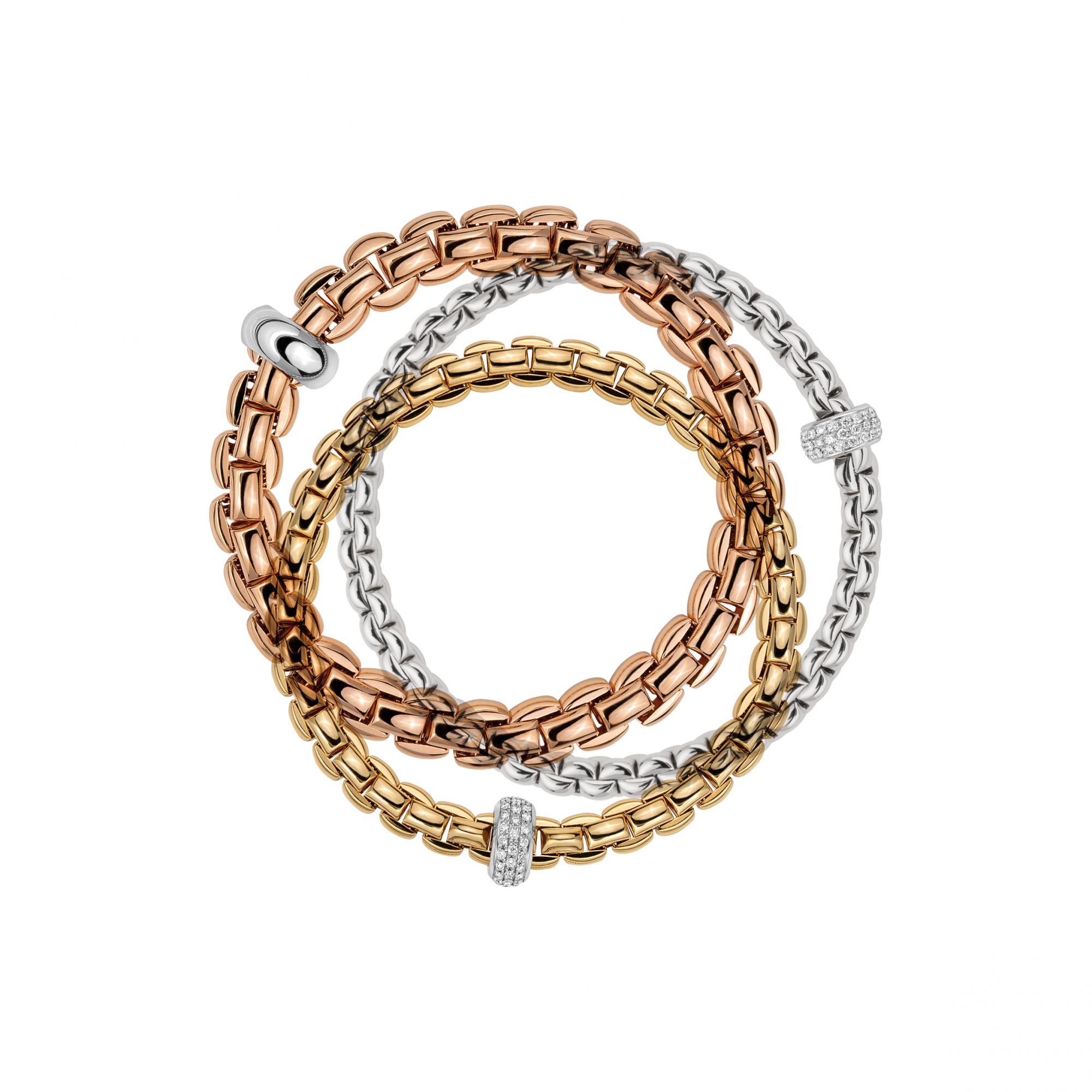 The Eka collection combines the classic gold mesh with contemporary Flex'it technology