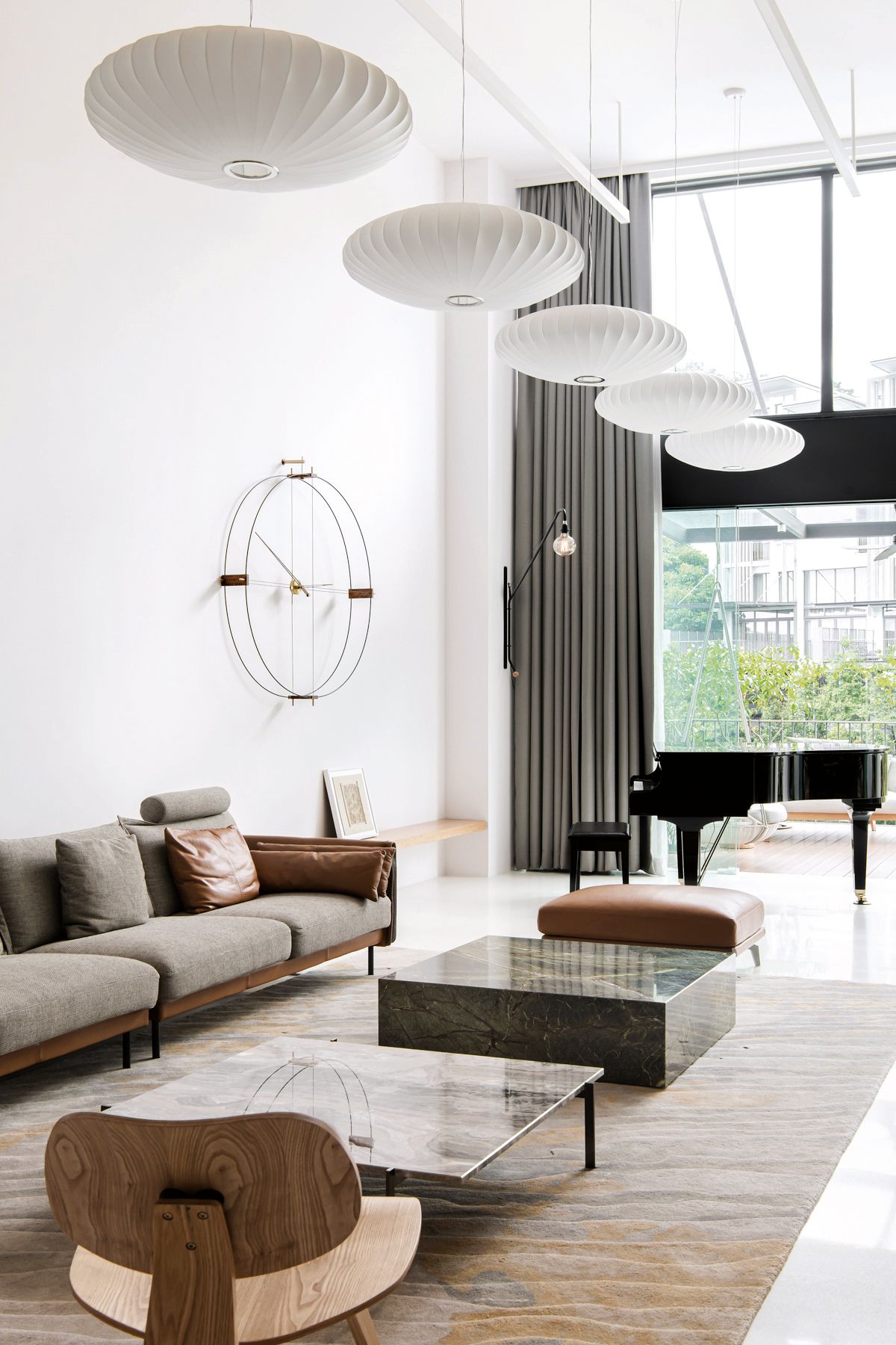 Precisely proportioned pieces make the living room very pleasing to the eye
