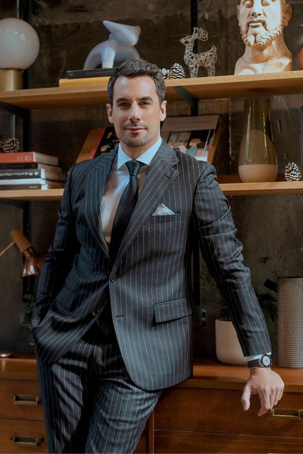 Roberto Guiati wearing Omega Constellation Gents 41mm in steel and Sedna gold with silk-embossed grey dial