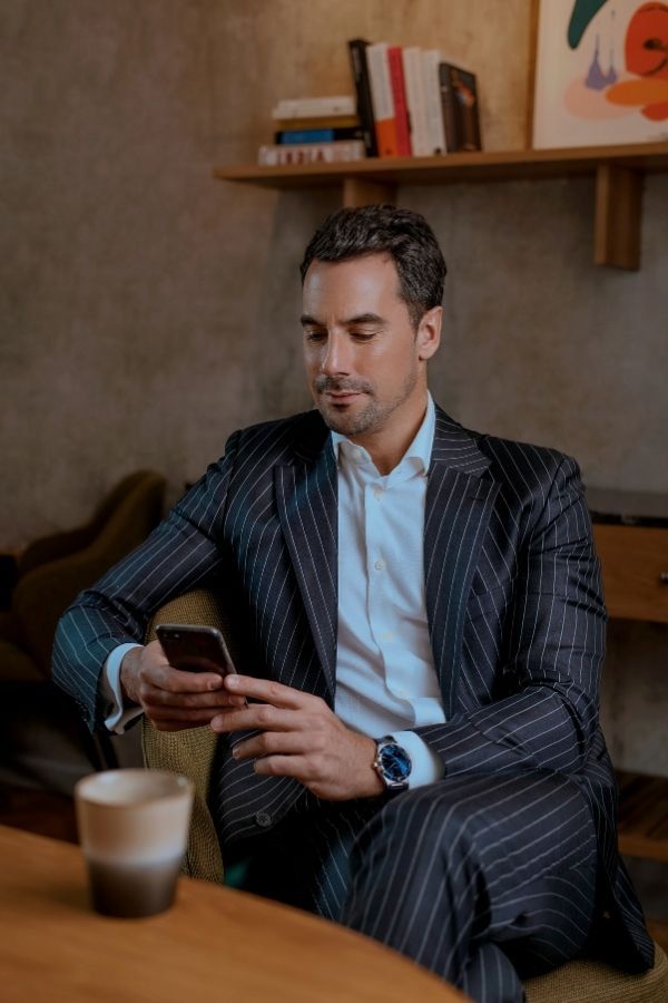 Roberto Guiati wearing Omega Constellation Gents 41mm in steel and Sedna gold with sun-brushed blue dial