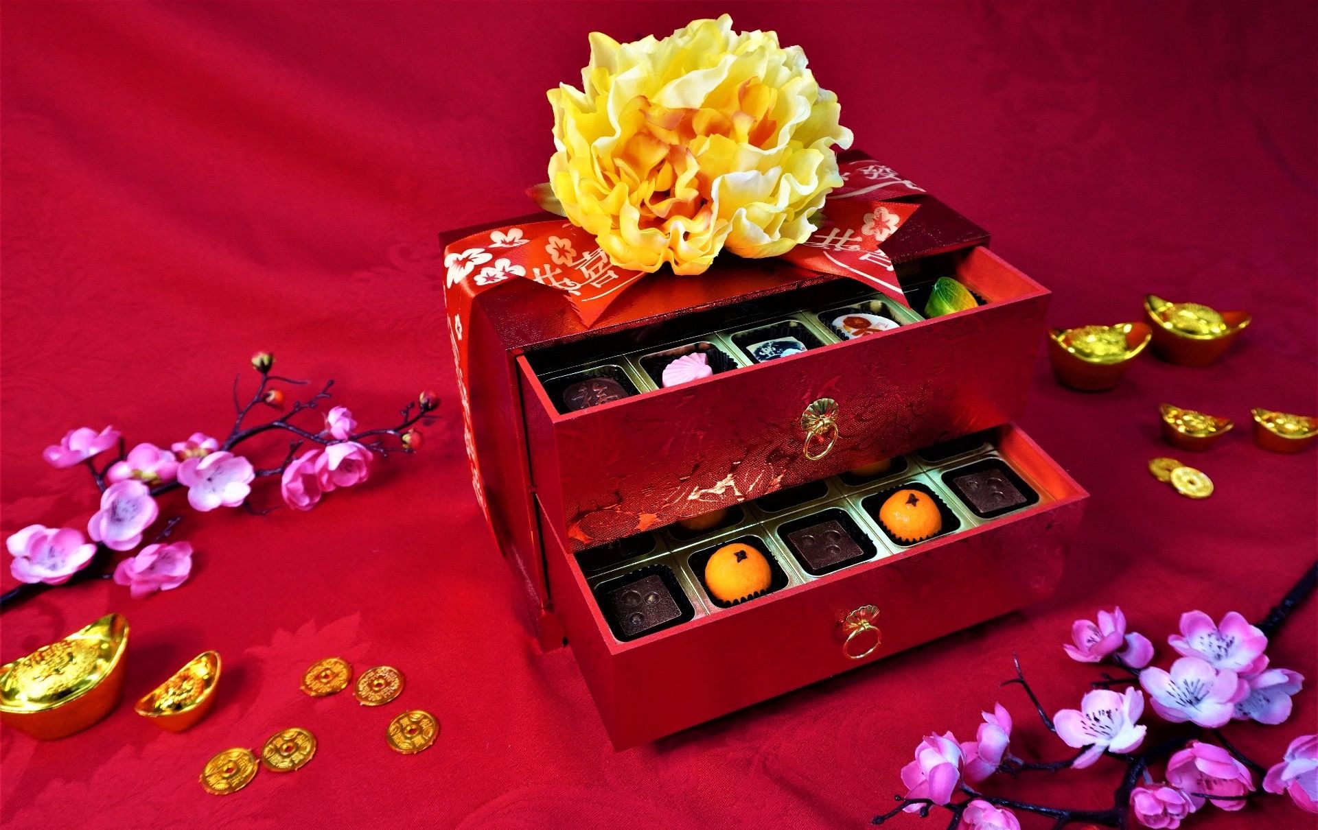 Chocolate Pralines in a 2-Tier Red Wooden Box (Photo : Le Méridien Kuala Lumpur)