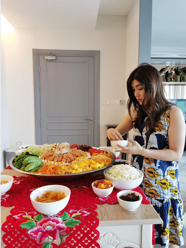 Shen-tel Lee hosts an experience with her mother on making yee sang platters at home