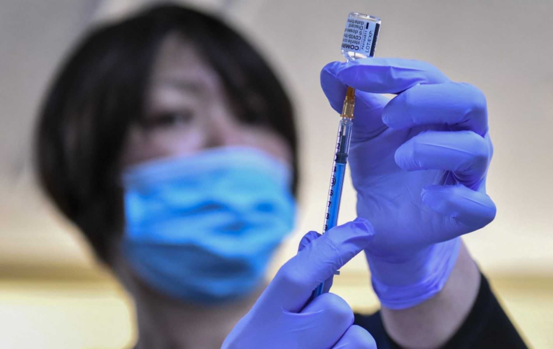 A medical worker fills a syringe with a dose of the Pfizer-BioNTech Covid-19 vaccine as the country launches its inoculation campaign at the Chiba Rosai Hospital in Ichihara, Chiba perfecture on February 17, 2021. (Photo by Kazuhiro NOGI / AFP)