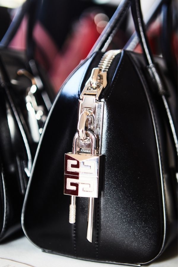 Close up of the signature 4G padlock