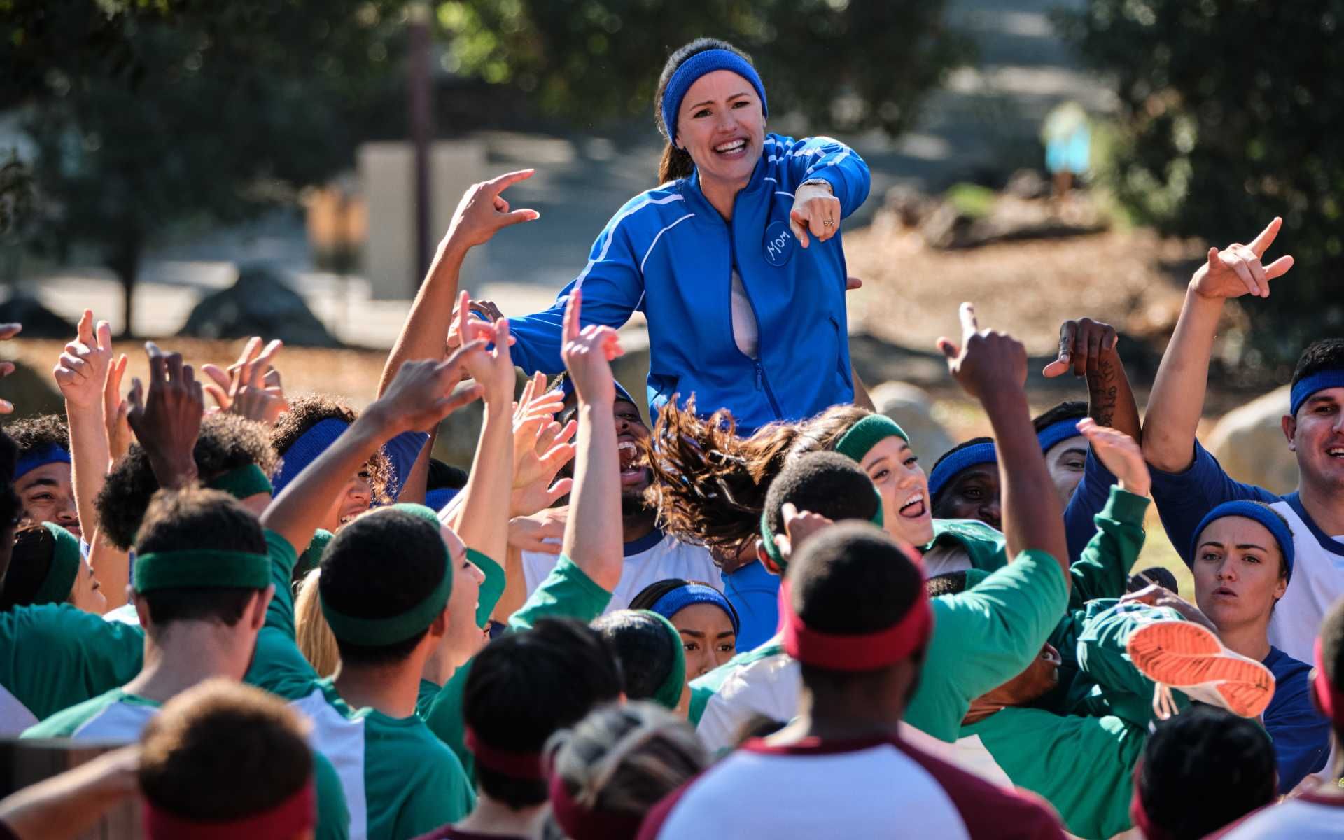 YES DAY. (L-R): JENNIFER GARNER as ALLISON TORRES, JENNA ORTEGA as KATIE TORRES. Cr: MATT KENNEDY/NETFLIX © 2021