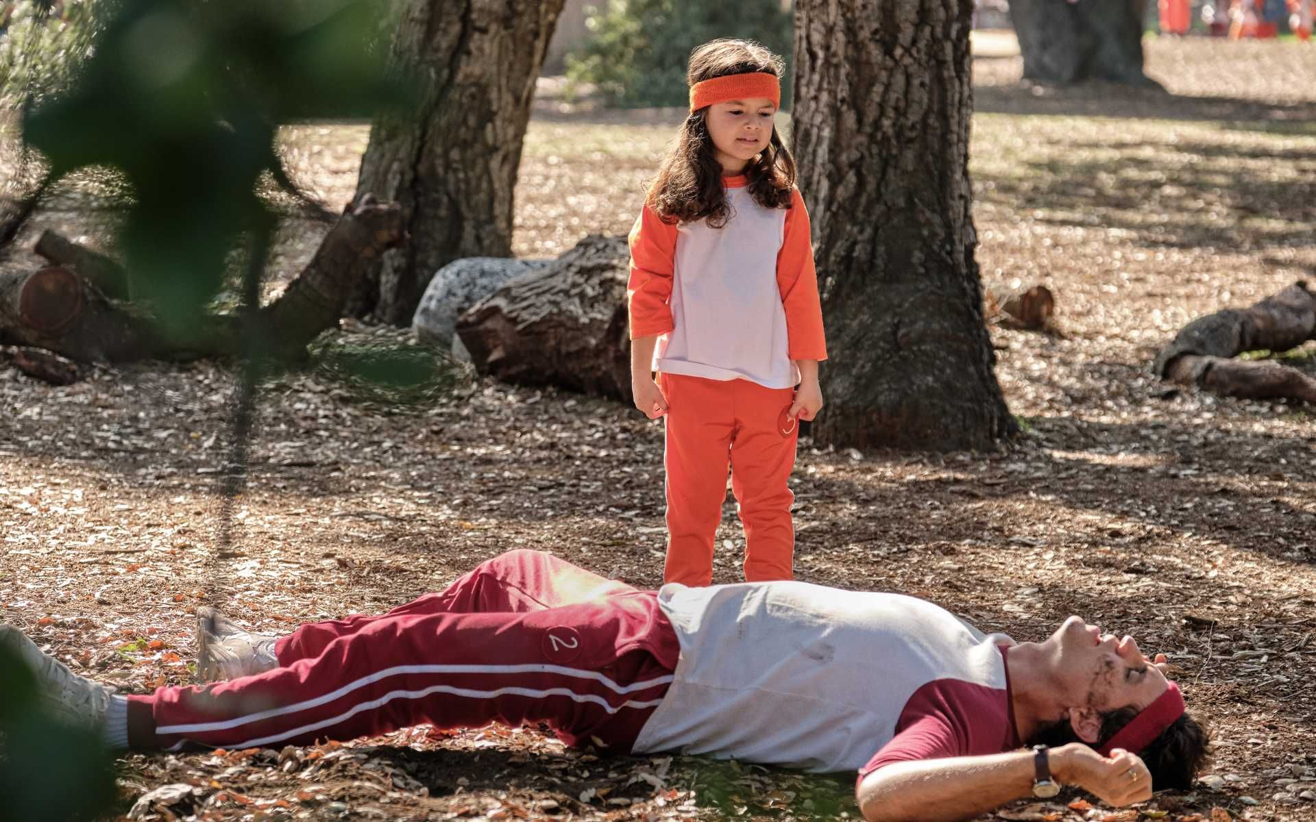 YES DAY (TOP TO BOTTOM): EVERLY CARGANILLA as ELLIE TORRES, EDGAR RAMIREZ as CARLOS TORRES. JOHN P. JOHNSON/NETFLIX © 2021