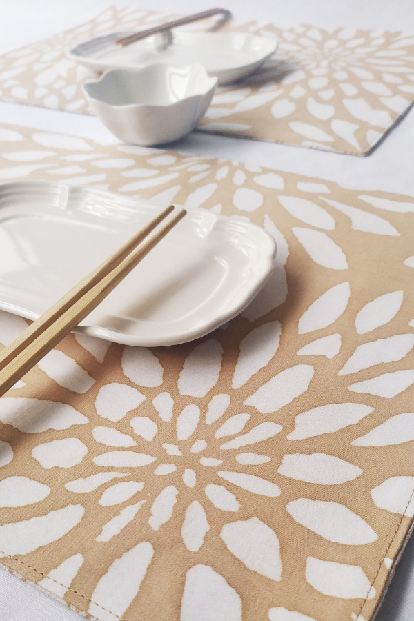 Tan Bunga reversible placemats