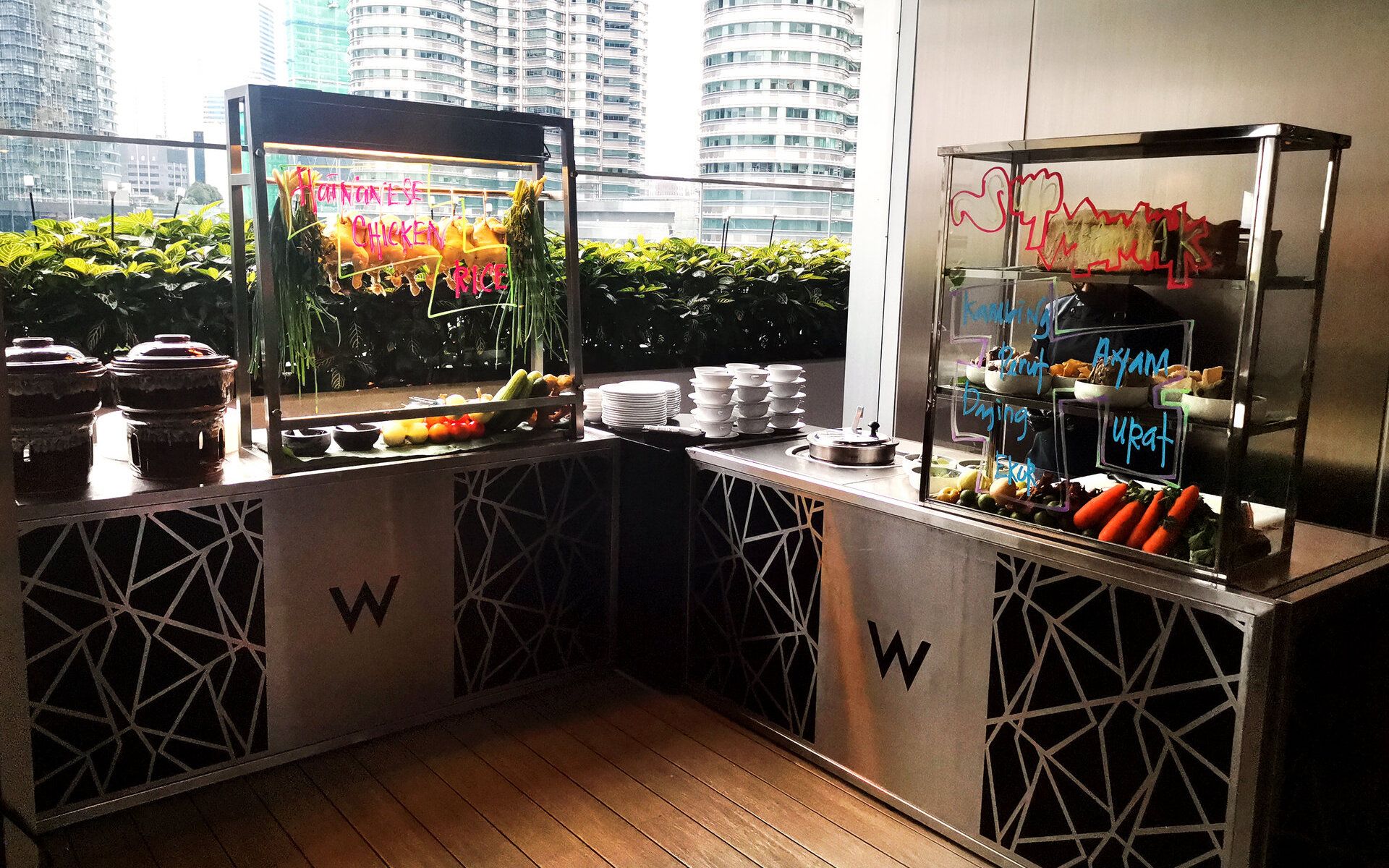 Hainanese Chicken Rice and Sup Mamak Stall (Photo: W Kuala Lumpur)