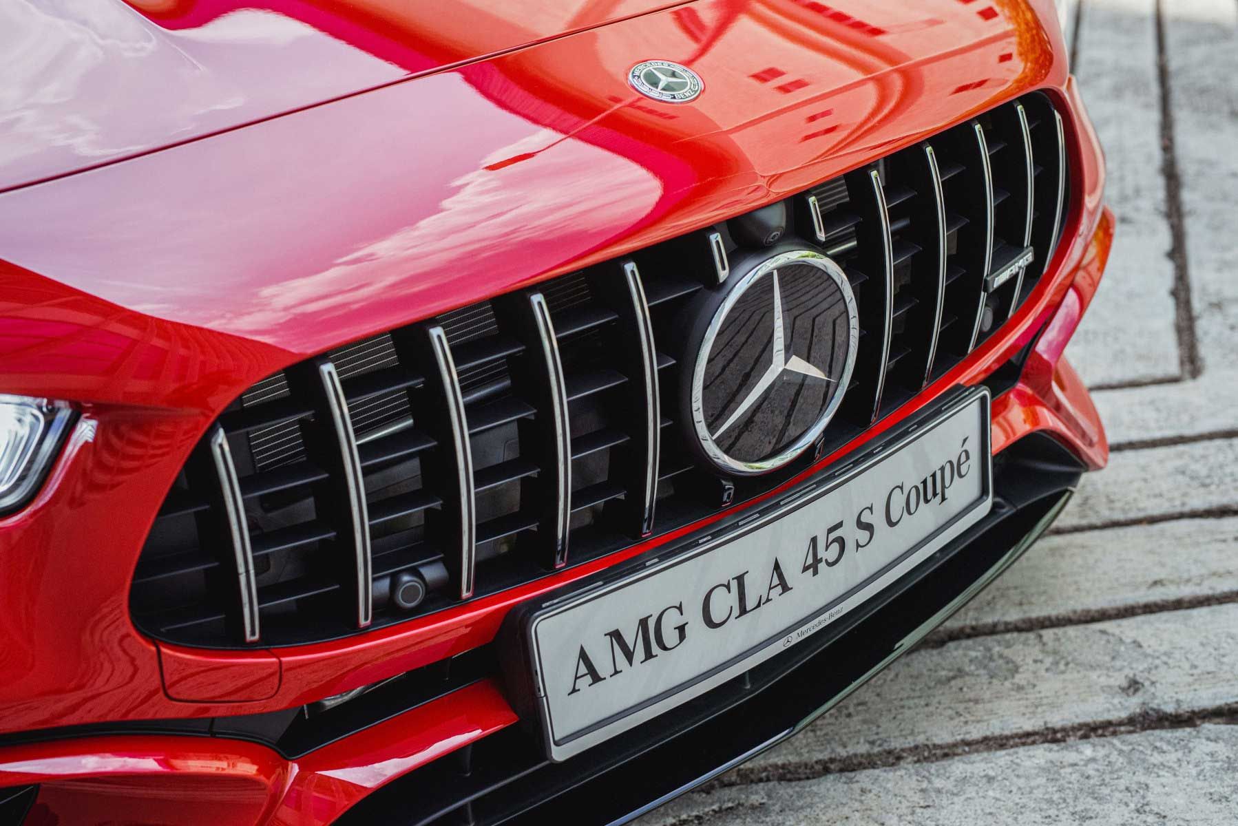 The front is characterised by the signature AMG radiator trim.