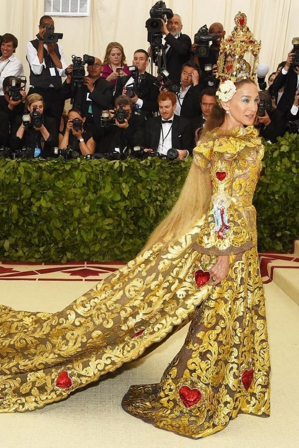 Sarah Jessica Parker in Dolce Alta Moda at the 2018 Met Gala. The theme was "Heavenly Bodies: Fashion and the Catholic Imagination". (Photo: Instagram/@whomagazine)