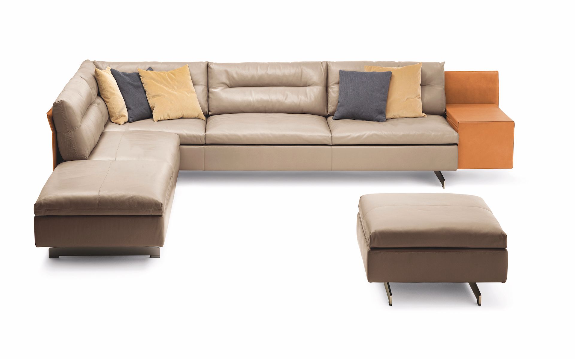 Immagini 206The GranTorino is upholstered with the same leather which graces Maserati and Ferrari