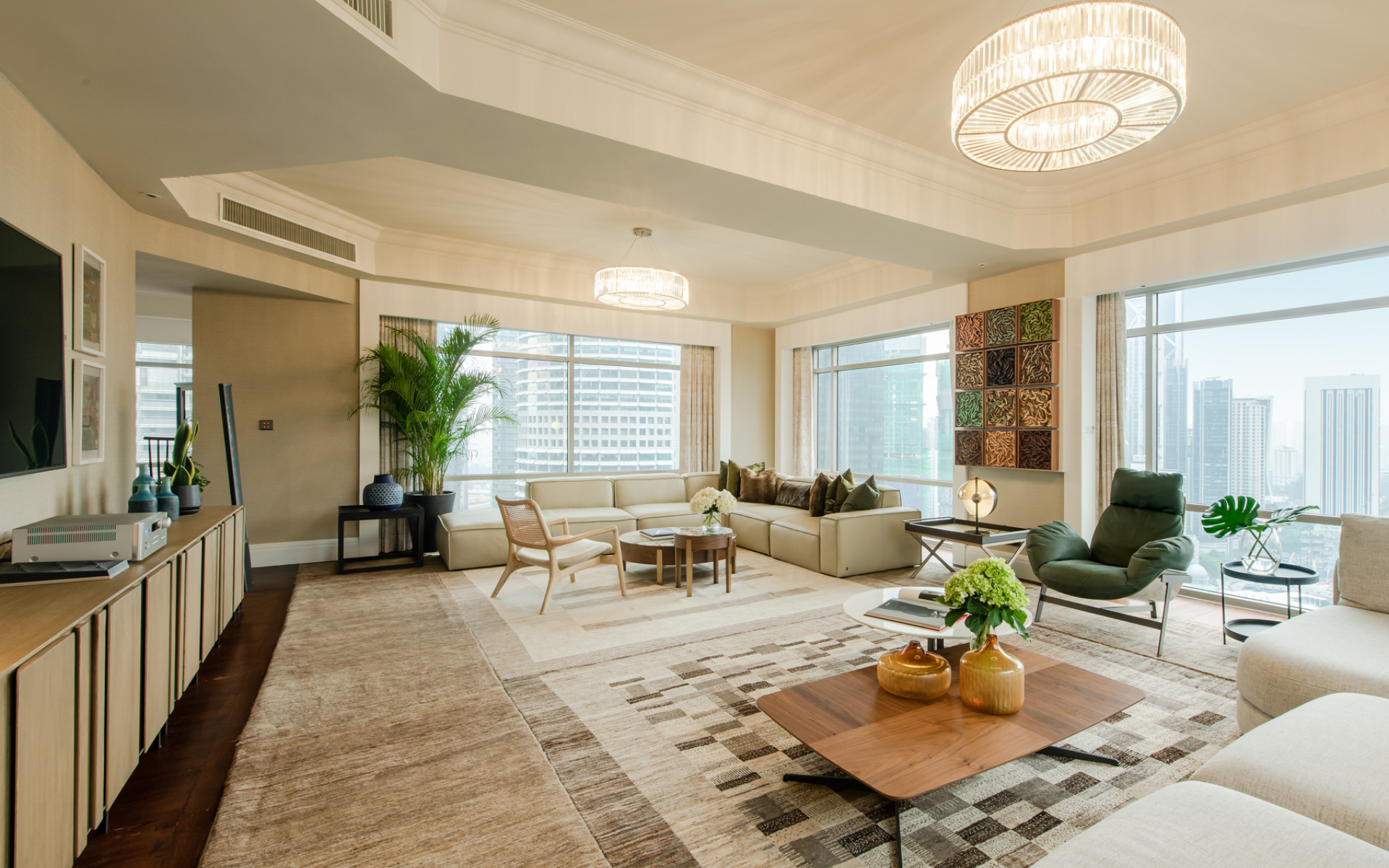 The light-filled living room is an effortlessly elegant space (Photo: David Yeow Photography)
