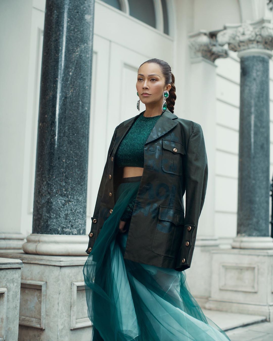 Mother of 5, Ezurin Khyra's stunning OOTD shots range from a bustling street in London to fashion week in Paris (Photo: @ezurinkhyra/Instagram)