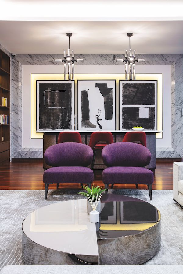 A family living area which is sophisticated yet welcoming features Minotti furniture and commissioned artwork