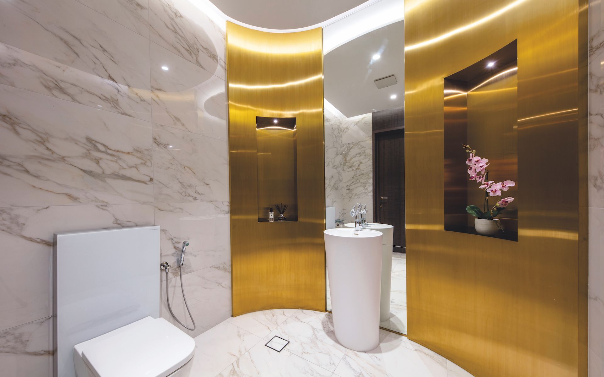 Gold and marble bring the wows in the powder room
