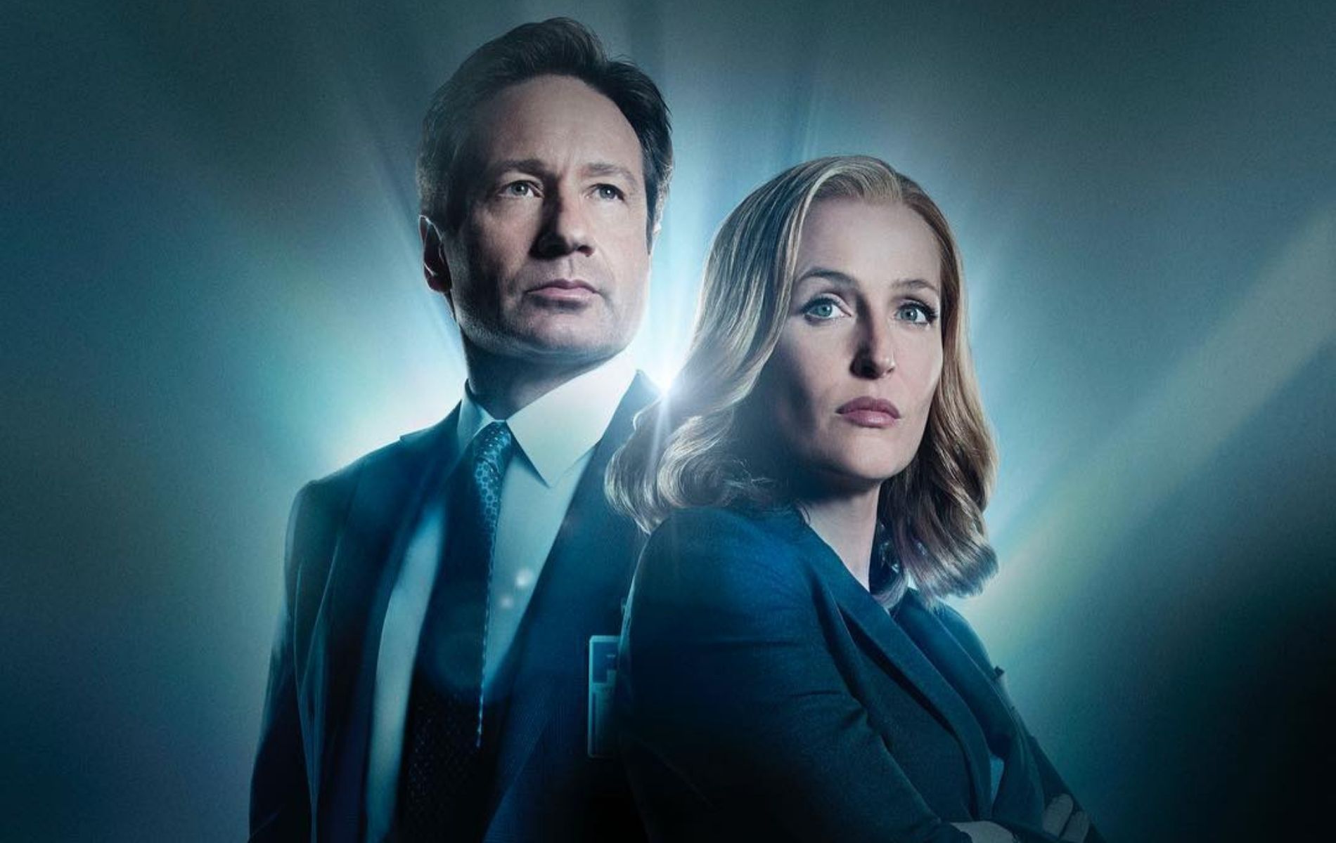 David Duchovny as Fox Mulder and Gillian Anderson as Dana Scully as FBI agents investigating aliens and the paranormal in the iconic TV series, The X-Files (Photo: @thexfilestv/Instagram)