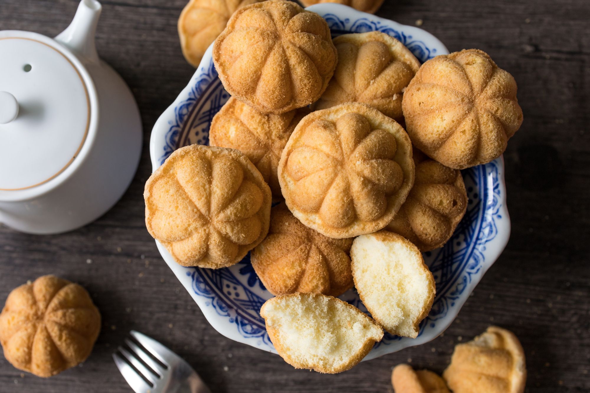 Often called 'the Malaysian madeleine', kuih bahulu is a fluffy egg cake with a slightly crusty layer