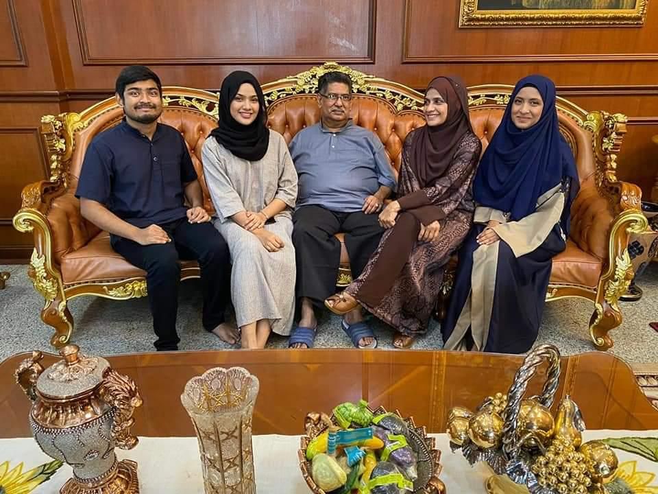 Oh Apong founders, from left to right: Eirwan Merican, Emylia Merican, Dato’ Zulzurin Merican, Datin Jamaliah Shariff and Ellyna Merican