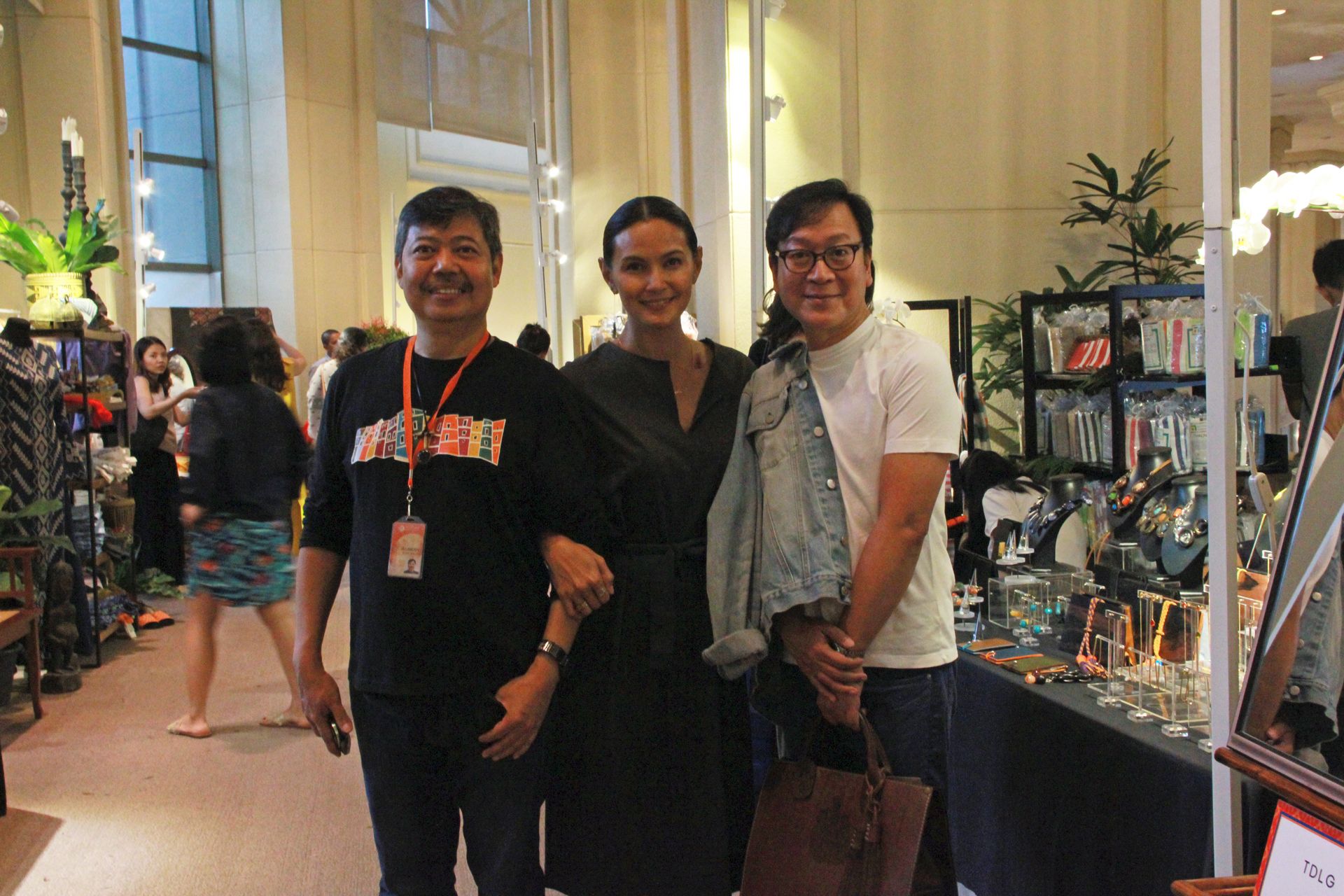 MFPI's Albert Avellana with exhibitor Tweety De Leon and designer Jojie Lloren