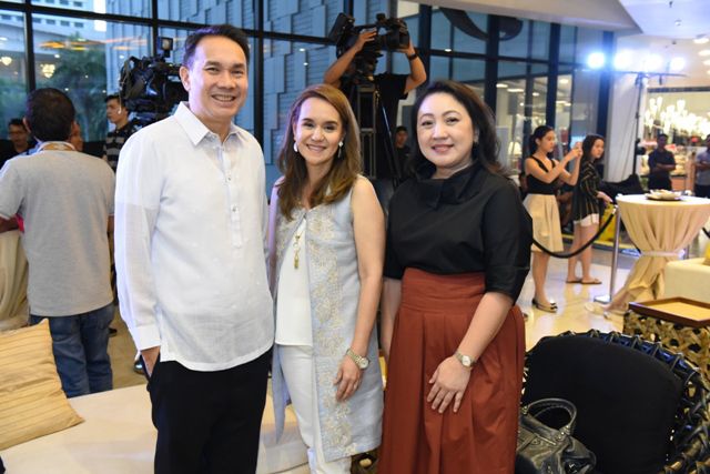 Chief Executive Officer and President of Ayala Land, Inc. Bobby Dy, Bambi Mañosa – Tanjutco and Head of Ayala Malls Group Yeng Tupaz
