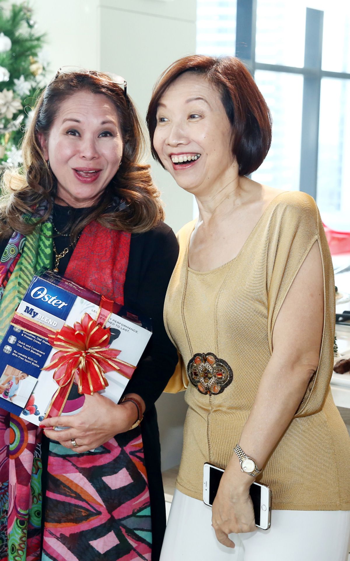 Raffle winner Missy Ayala and Loli Sy