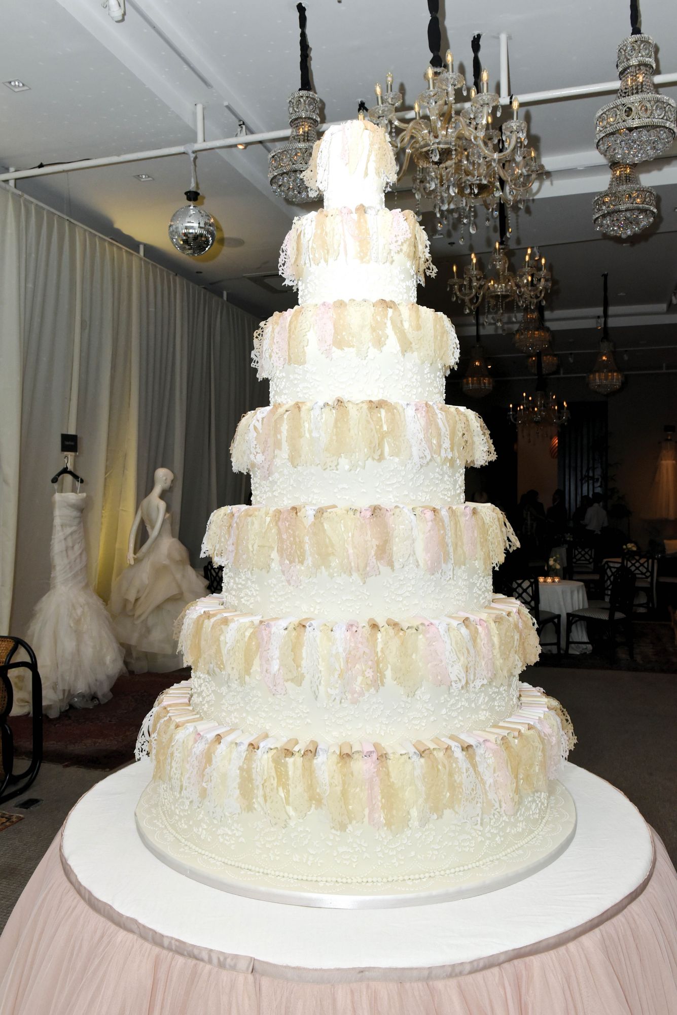 17 Steal-Worthy Wedding Cake Ideas for a Parisian-Themed Summer Weddin|  Misdress, image size:1335x2000