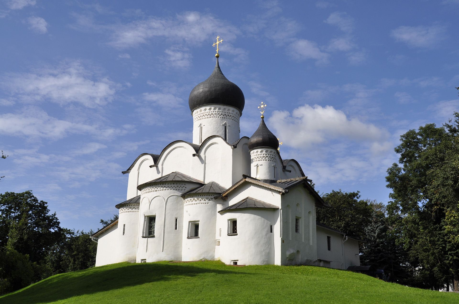?Church Vasiliya na gorke (St. Basil the Great on the hill), 15th century?. View from the northeast