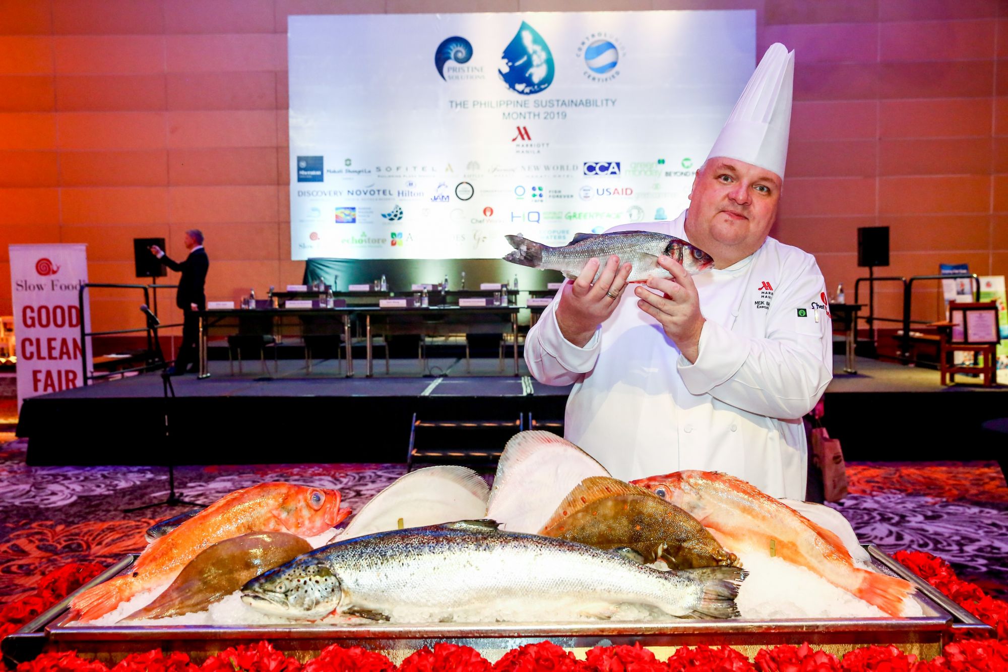Various hors d'oeuvres such as oysters, shrimp, and tuna were served using sustainable seafood.