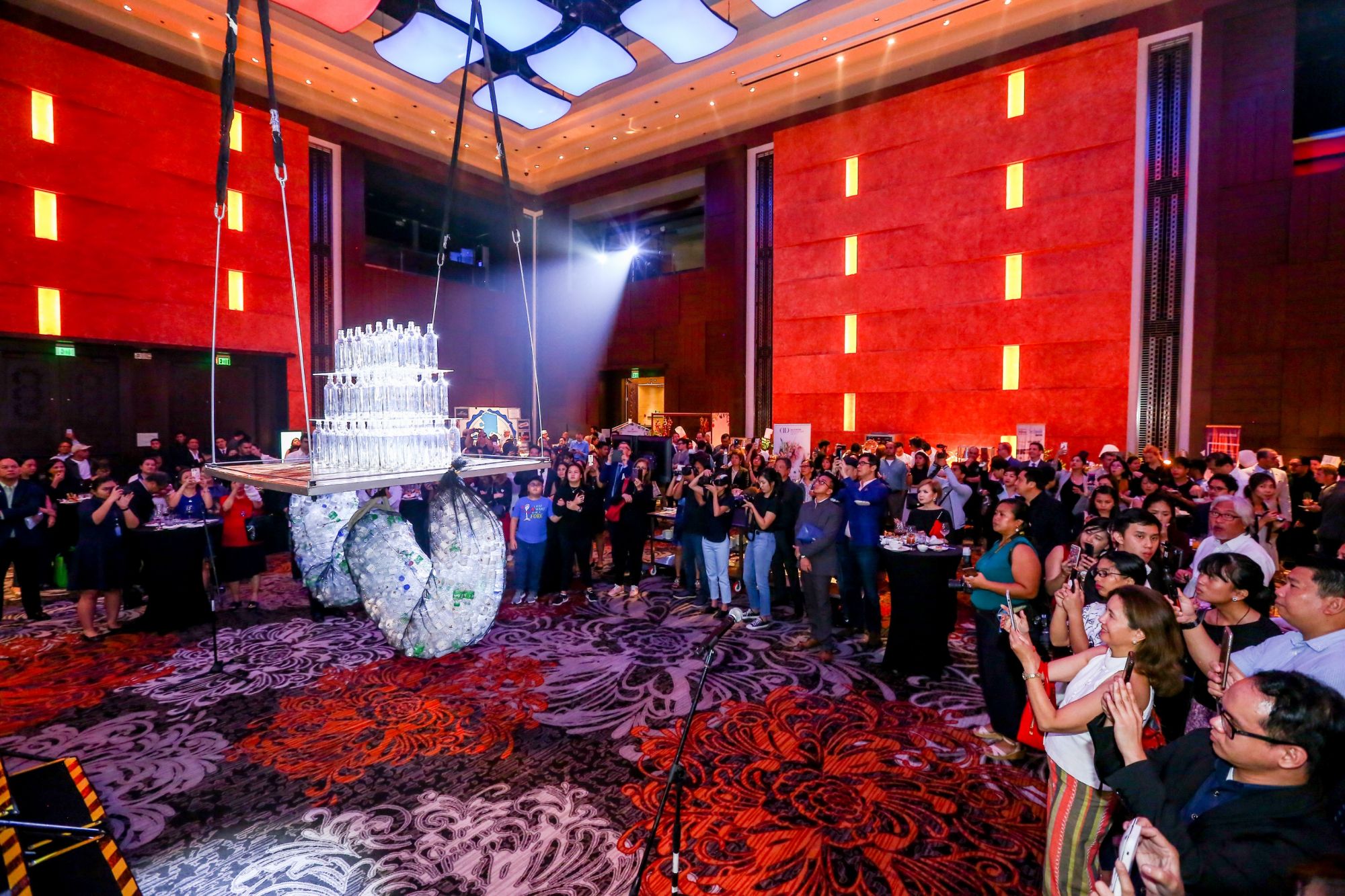 The refillable glass bottles dramatically descended from the ceiling of the ballroom as Executive Chef Meik Brammer announces the elimination of plastic bottles in Manila Marriott’s hotel rooms.