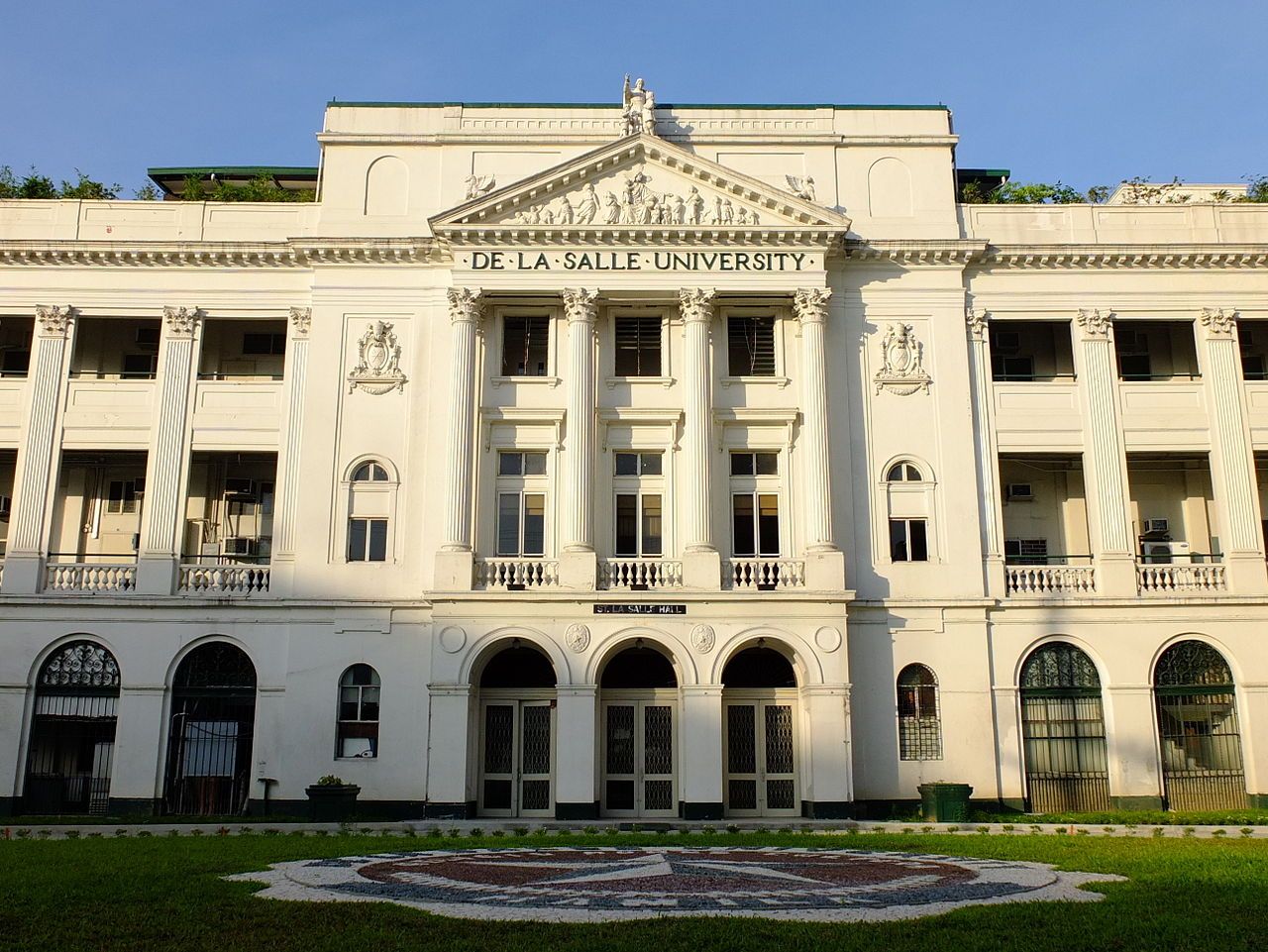 St. La Salle Hall in the De La Salle University campus in Taft Avenue was built from 1920 to 1924. It was designed by Tomas Mapúa. | Photo by: Ramiltibayan from Wikipedia