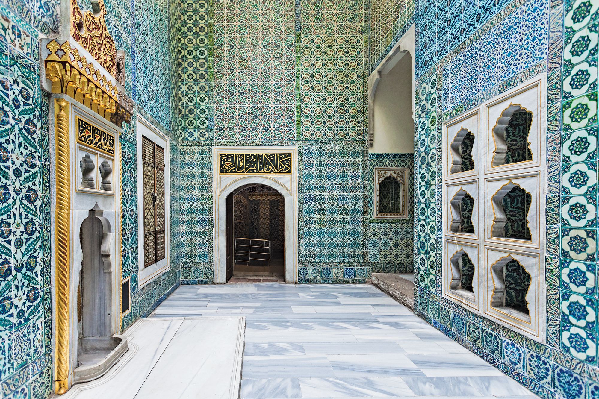 ISTANBUL, TURKEY - SEPTEMBER 06, 2014: Beautiful decoration inside Topkapi palace on September 06, 2014 in Istanbul, Turkey.