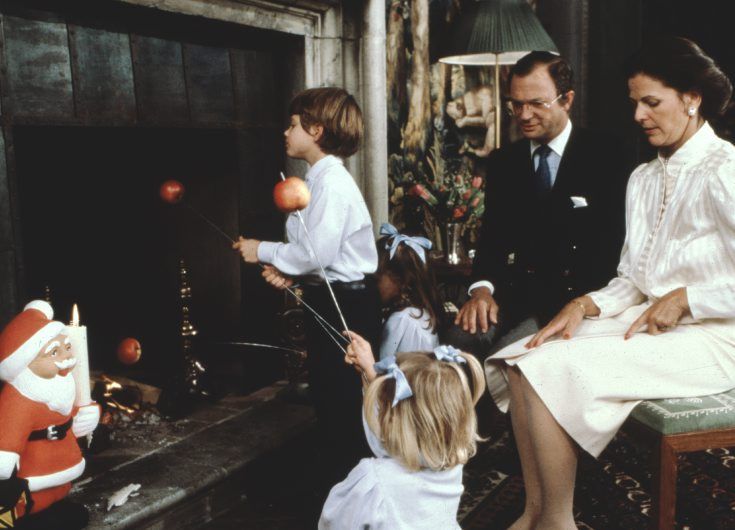 1496221 FILE PHOTO DECEMBER 1986. King Carl XVI Gustaf, Queen Silvia, Crown Princess Victoria, Prince Carl Philip and Princess Madeleine of Sweden at the Christmas photo session, 1986. Picture shows: Prince Carl Philip, Crown Princess Victoria, Princess Madeleine King Carl XVI Gustaf and Queen Silvia. Photo: Toni Sica Code: 1001 COPYRIGHT STELLA PICTURES