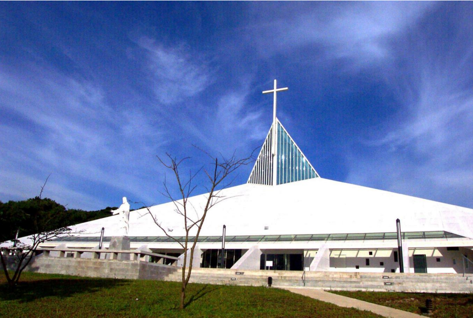 THE CHURCH OF THE GESU: Designed by Architect Jose Pedro Recio with Recio + Casas Architects. Construction was completed in 2003 by Aromin + Sy Associates as civil engineering team. | Photo: Cocoy Sarmenta / Ateneo de Manila University archives