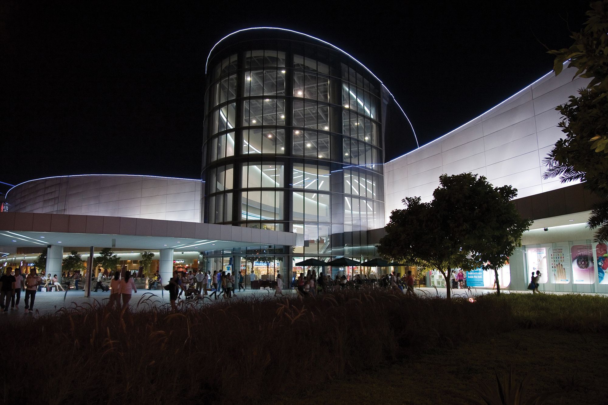 MANILA, PHILIPPINES - 2009/02/03: Mall of Asia, located on Manila Bay, is one of the newest and biggest shopping malls in Asia with an average daily food traffic of 200,000 and more on weekends. The mall contains not only the usual department stores, chain stores, food outlets, boutiques and movie cinemplexes but an IMAX theatre as well. The mall's most unique attraction may well be its open air music hall right on Manila Bay.. (Photo by John S Lander/LightRocket via Getty Images)