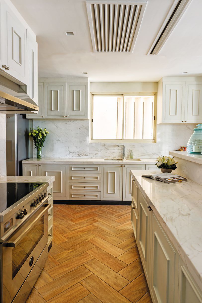 Avoiding clutter makes a space—big or small—look more luxurious