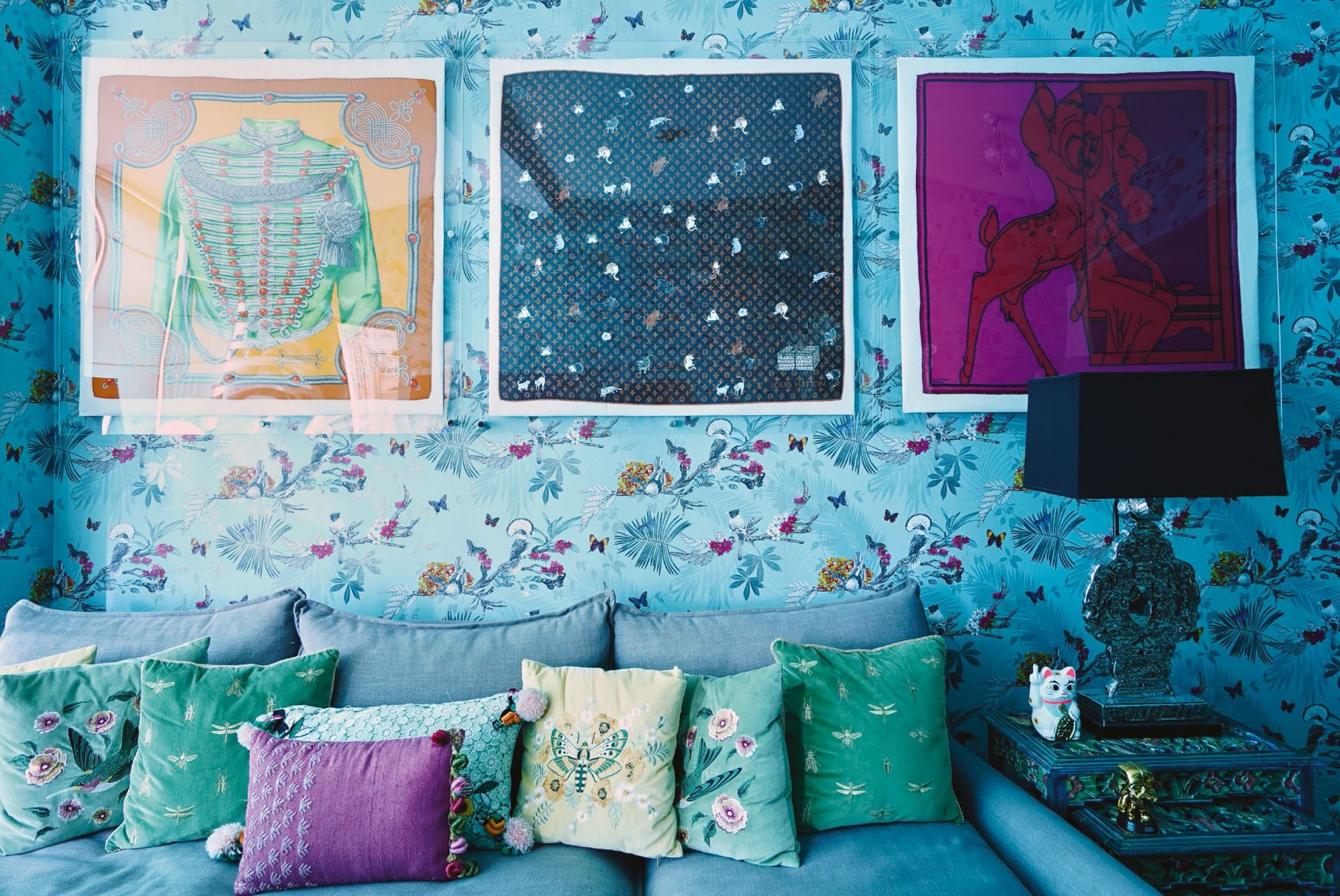 Designed for the use of the homeowners’ daughter, fresh and young patterns and colours were chosen for this annexed living area.