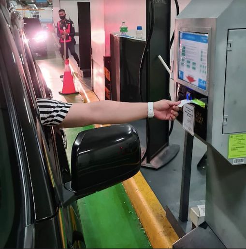 Megaworld Lifestyle Malls made parking easier and more convenient for shoppers and visitors with its innovative contactless parking system.