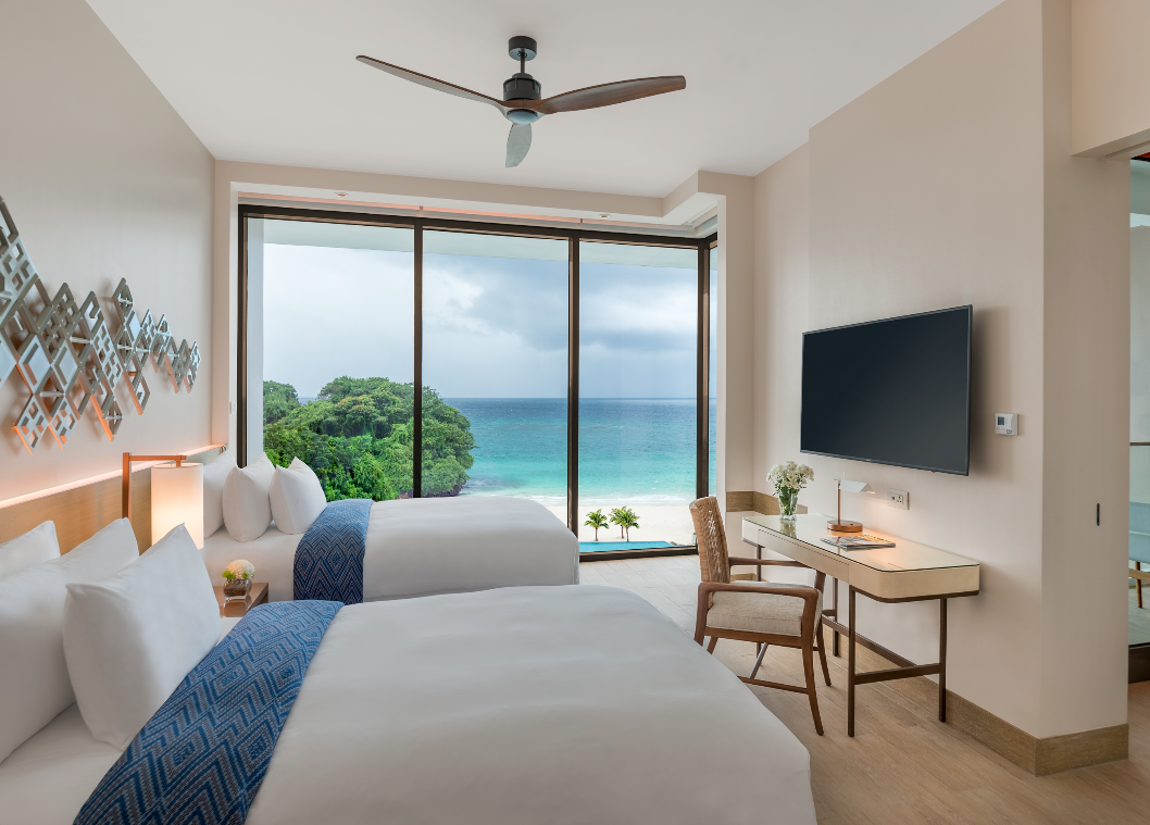 Suite with seaview and twin beds