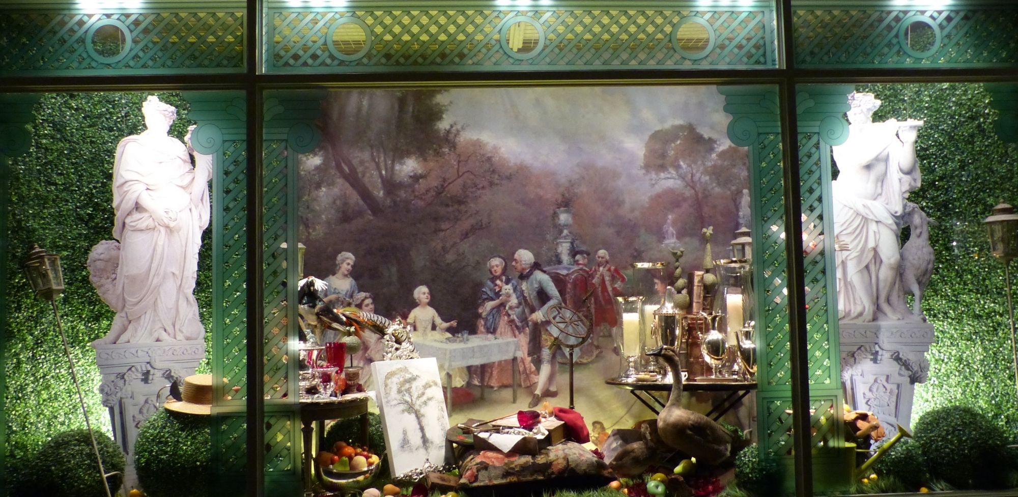 AC+632’s window in July 2015 is inspired by the garden parties at Vaux-le-Vicomte and Château de Chantilly, with gardens designed by André Le Nôtre and parties mounted by François Vatel in the 17th century