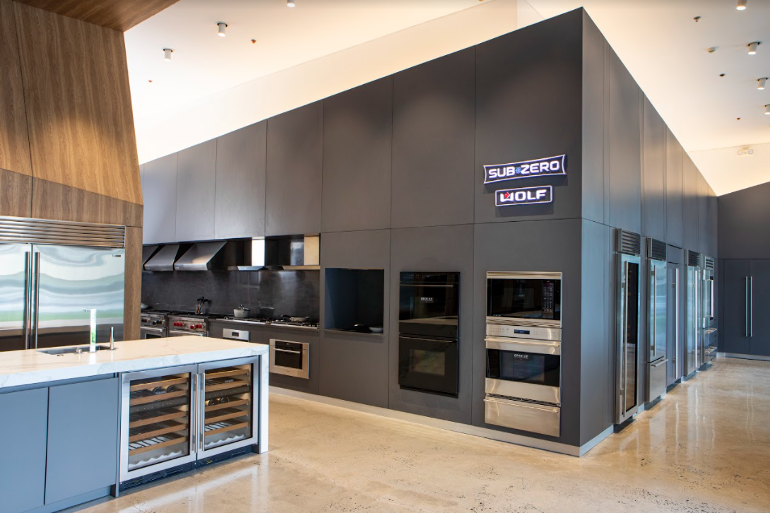 Explore their full range of luxury kitchen appliances, from built-in refrigerators to ovens, ranges and more.