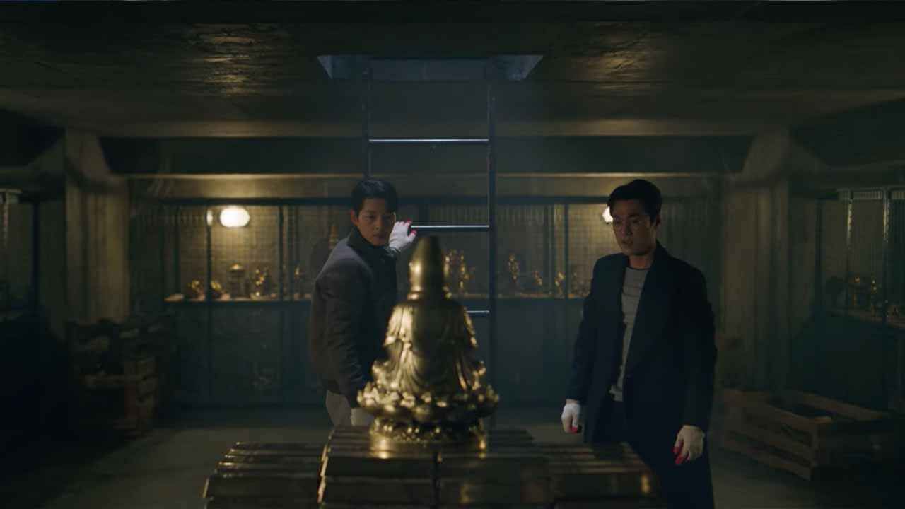 Vincenzo finally see the gold hidden under Geumga Plaza | Photo: tvN