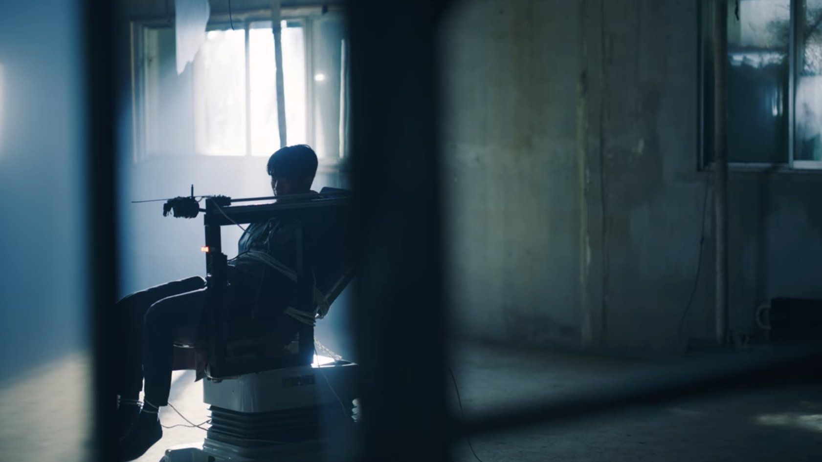 Jang Hang-soek suffer unusual and cruel punishment | Photo: Netflix